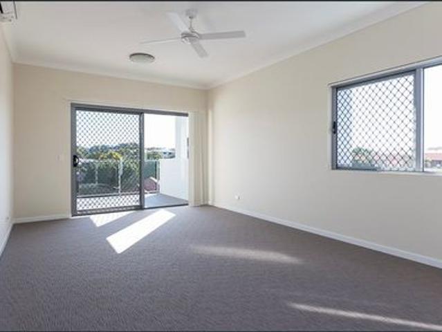 Executive Apartments with Lift Access in Boutique Complex