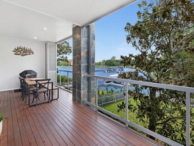 STUNNING SECURE LAKELANDS LIVING!