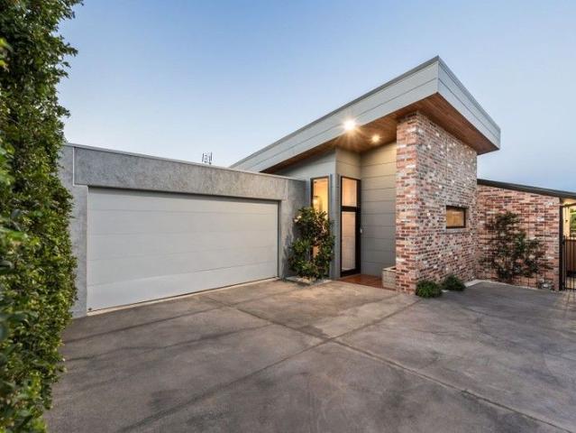 Executive Entertainer in Exclusive Strathdale Setting