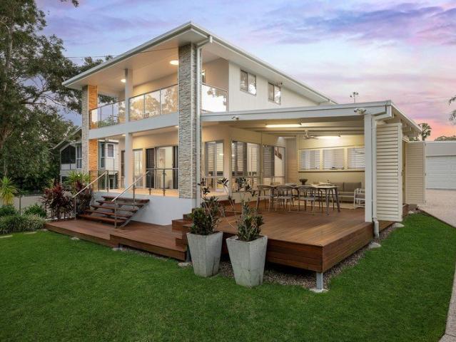 Executive family entertainer at prestigious locale