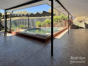 House for sale in Alice Springs County - Garden