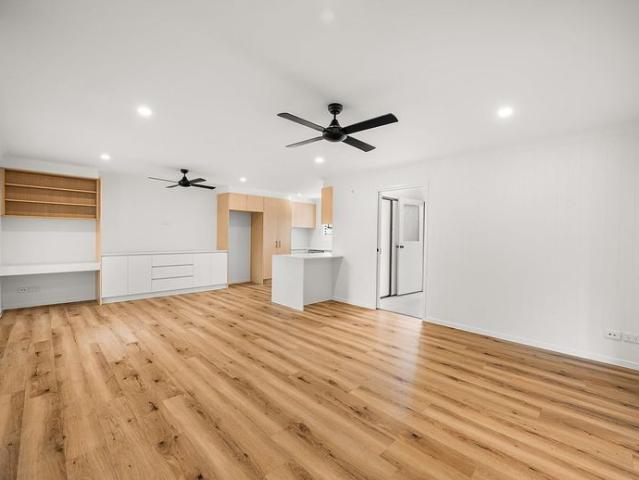 Executive Family Home in Prestigious Russell Island Location