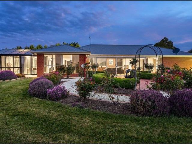 Executive Family Home Perfect for a Tradie