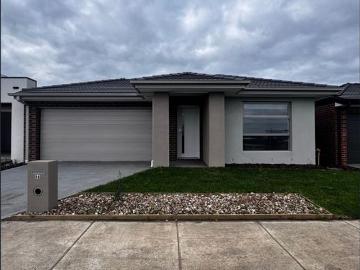Executive Family Home with Modern Inclusions in Woodstock!