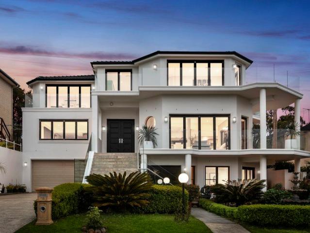 Executive family home with panoramic district & ocean views