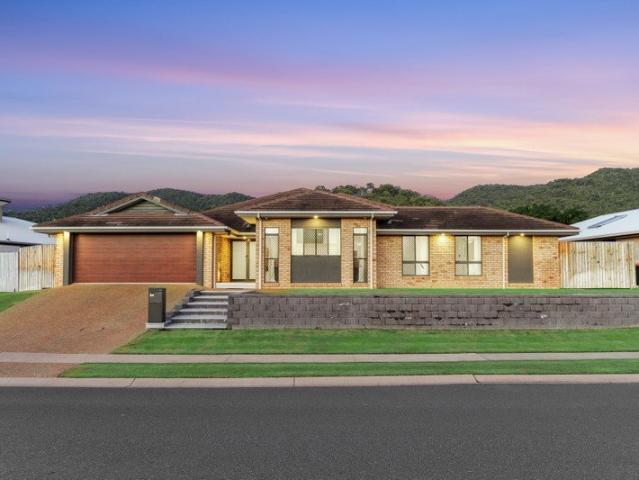 Executive Family Luxury with Theatre, Pool & Premium Entertaining