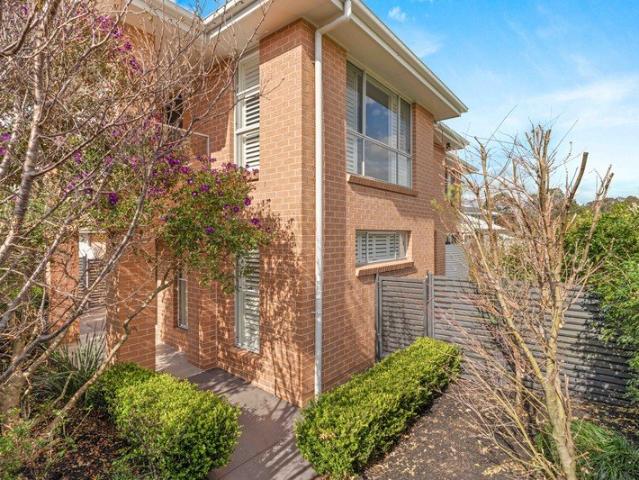 Executive Family Living with Stunning Cambewarra Mountain Views
