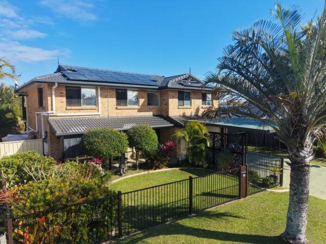 EXECUTIVE FAMILY LIVING WITH SELF CONTAINED FLEXIBILITY!