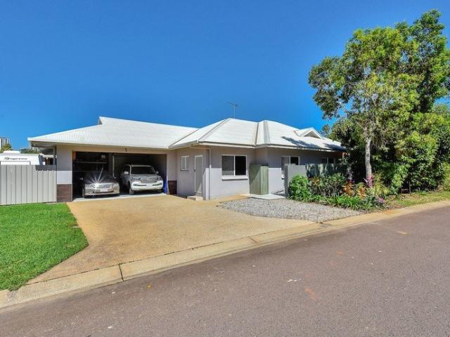 Executive Family Living with Self Contained Guest Residence