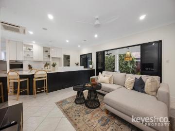 Executive Family Living in Douglas' Prestigious River Precinct