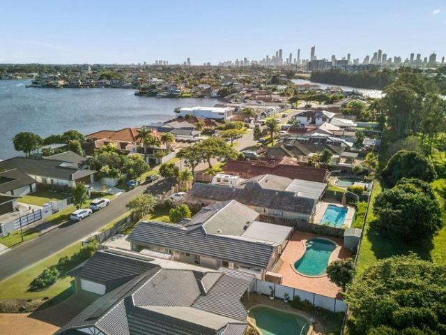 Executive Family Living in One of the Gold Coast's Most Sought After Enclaves