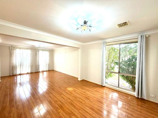 Executive Family Living | Luxurious Modern Residence in Kellyville