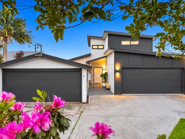 Executive Family Residence | Unbeatable Water Views