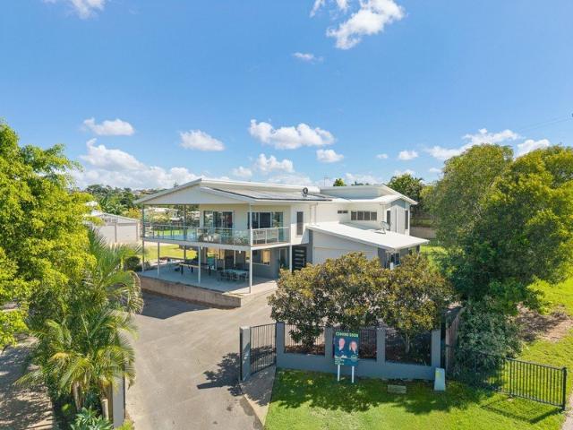 EXECUTIVE FAMILY RETREAT SPACE, LUXURY, AND LIFESTYLE BY THE BEACH