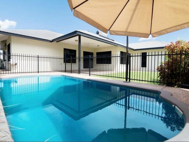 Executive Family Sanctuary Media Room, Pool & Tranquil Gardens
