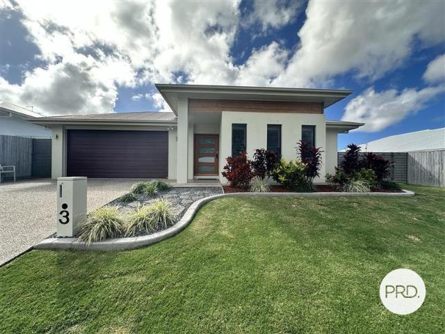 Executive Fully Furnished Family Home, Side Access & Lawn Maintenance Included