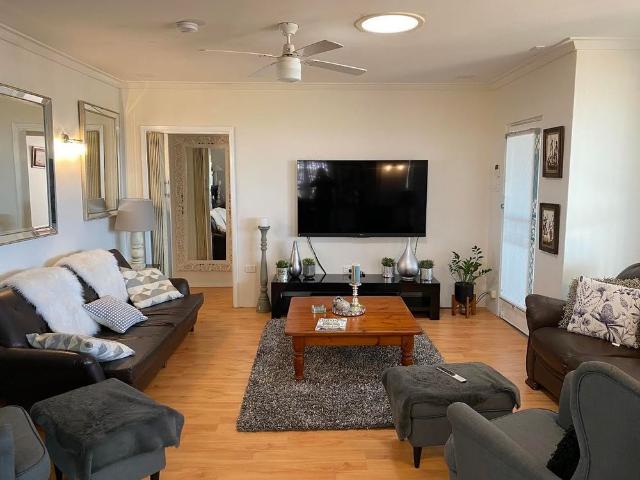 EXECUTIVE FULLY FURNISHED RESIDENCE IN MOUNT TARCOOLA