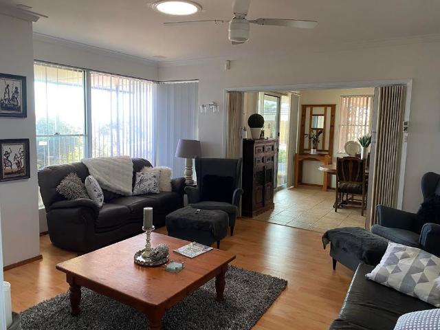 EXECUTIVE FULLY FURNISHED RESIDENCE IN MOUNT TARCOOLA