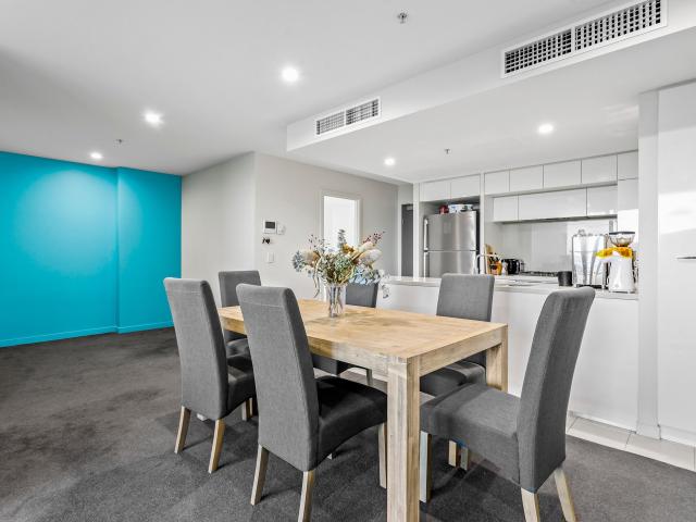 Executive FULLY FURNISHED 120 sqm two bedroom harbourside apartment in prime location