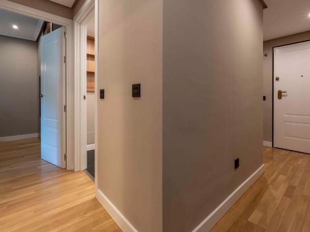 Executive furnished apartment with private terrace, garage, pool and gym – Madrid Atocha, Madrid Amsterdam Apartments for Rent