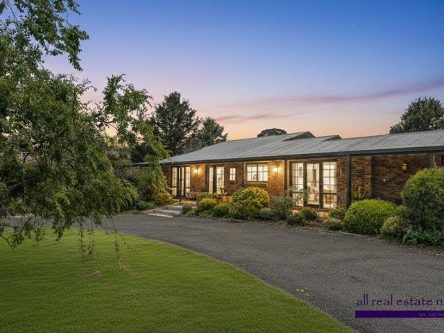 Executive Home with Parkland Gardens and Yass River frontage