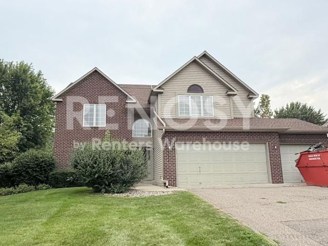 Executive Home Avail Now in Shakopee!