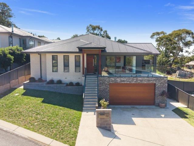 Executive home in Cooma $1200/week