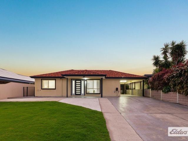 EXECUTIVE HOME IN PRIVATE POSITION