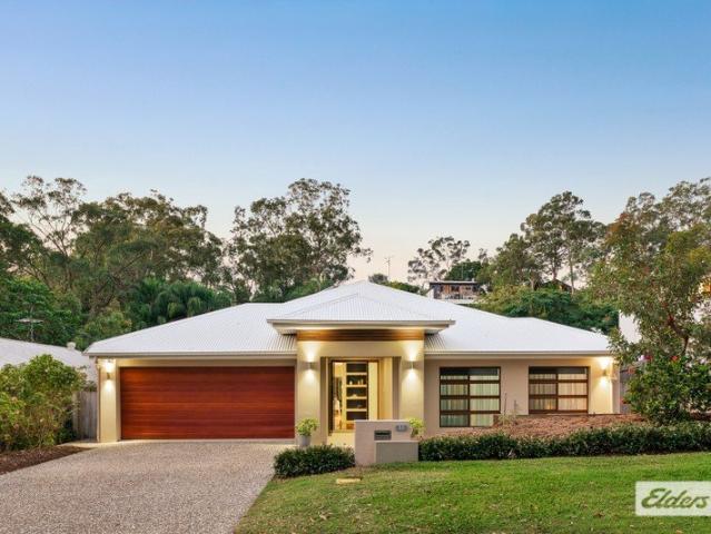EXECUTIVE HOME IN PRIME DAISY HILL POCKET!