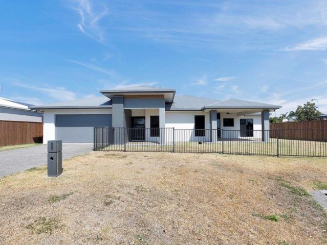 Executive Home Modern Open Plan Living
