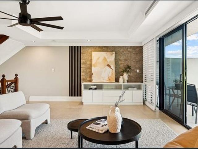 Executive Hawthorne Townhouse