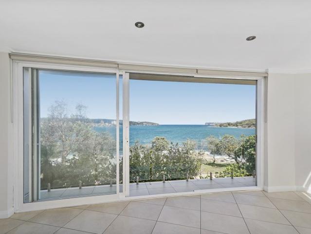 Executive harbour front apartment