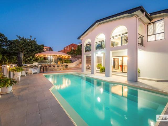 Executive Inner City Living with Stunning Water & City Views