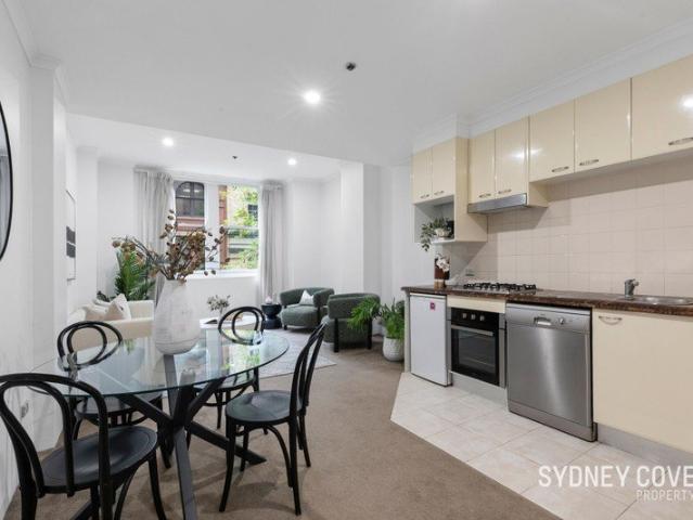 EXECUTIVE 75m2 ONE BEDROOM APARTMENT IN PRIME CBD LOCATION WINDSOR ON KENT