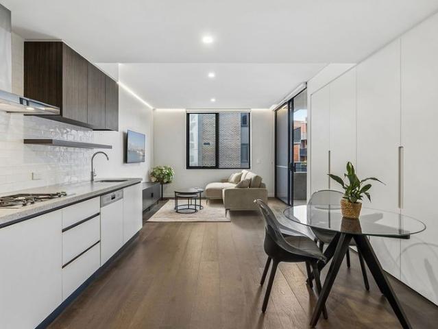 Executive One Bedroom Apartment with Massive Entertainer's Terrace | Furnished