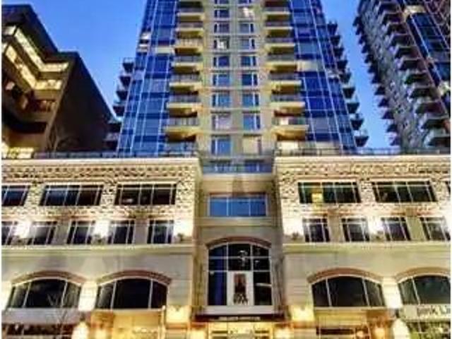 Executive one bedroom with a gorgeous river view! 18th Floor — 1 Bedroom Apartment