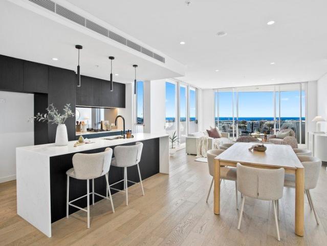 Executive oasis with views and amenities