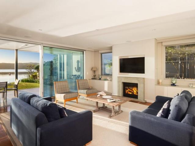 Executive Lakefront | Fully Furnished | 1–3 Month Lease Available