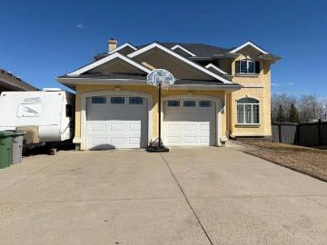 Executive Lakefront Home for Rent – Beaumont 5 Bed / 3.5 Bath
