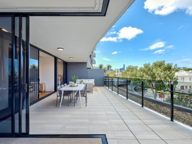 Executive Living Above Montague Markets