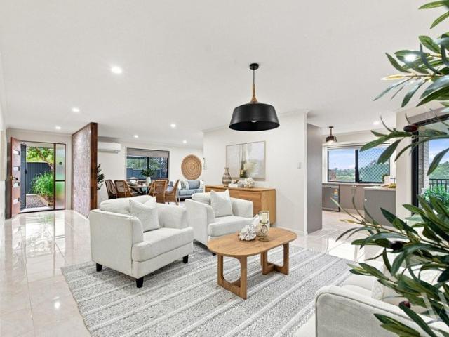 EXECUTIVE LIVING IN A PRIME LOCATION