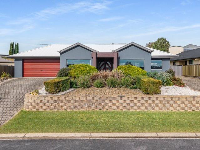 Executive Living in Beautiful Location