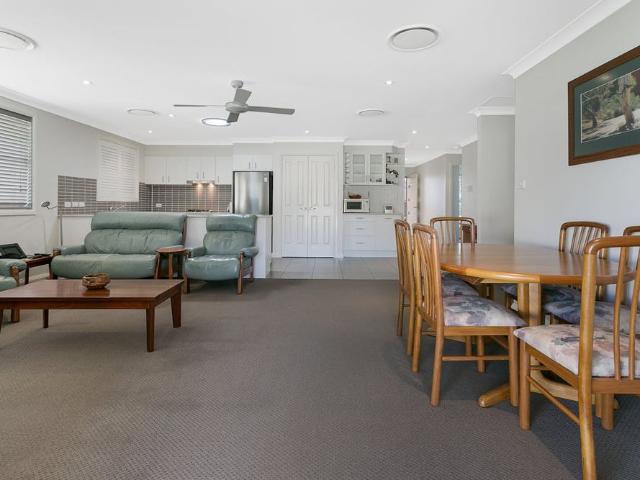 EXECUTIVE LIVING IN HILLVUE