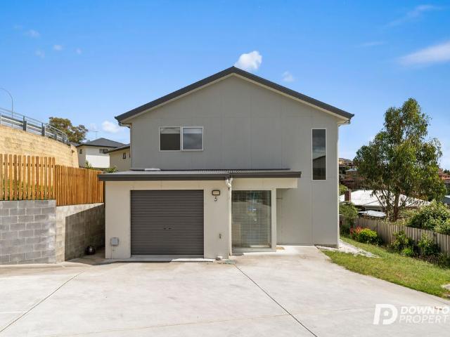 Executive Living in Ideal Location Downton Property