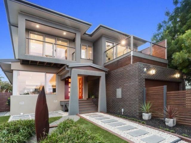 EXECUTIVE LIVING IN PRESTIGIOUS NEWTOWN