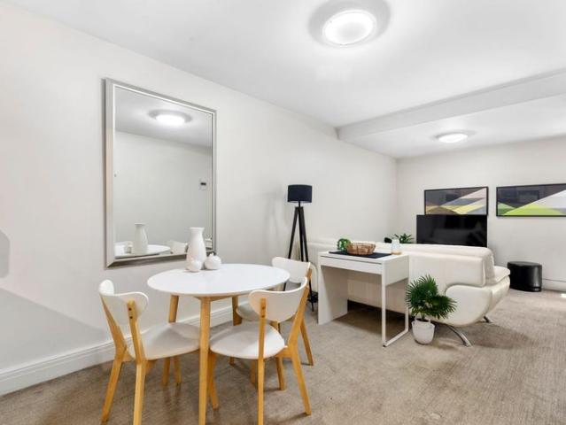 Executive Living In Style With Pool, Gym & Sauna To Relax After Work Fully Furnished