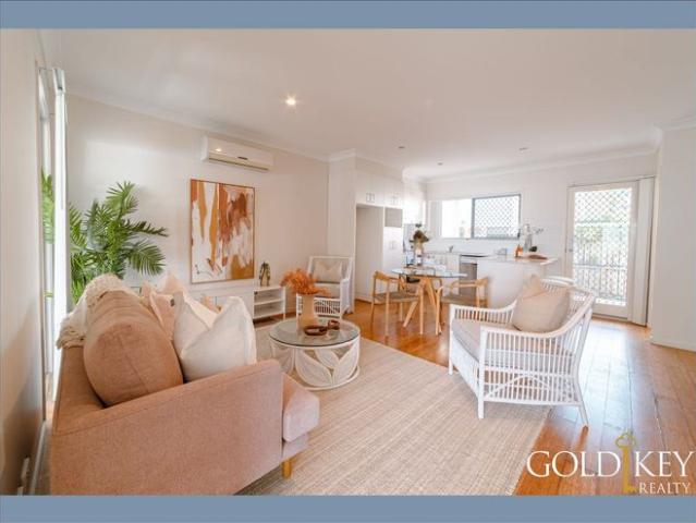 Executive Living in Small Complex in Central Location