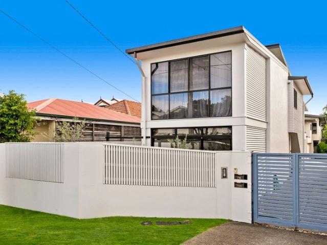 Free Hold in the Heart of Clayfield
