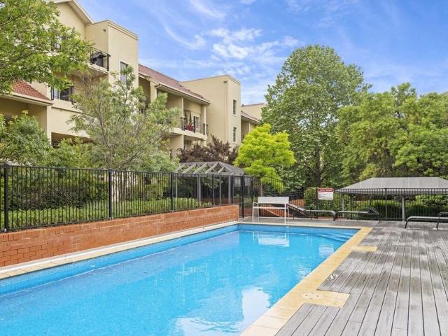 EXECUTIVE LIVING IN THE HEART OF FORREST