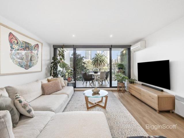 EXECUTIVE LIVING IN ULTIMATE LIFESTYLE LOCATION